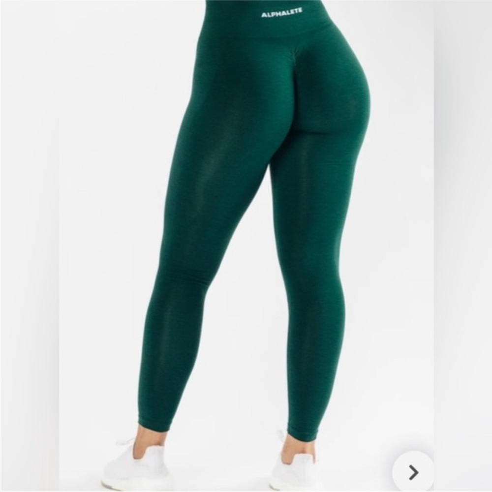 ALPHALETE AMPLIFY LEGGING
Women's Seamless Scrunch Legging Whale Blue